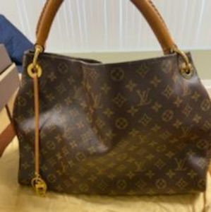 Louis Vuitton- Artsy MM Monogram